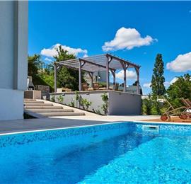 4 Bedroom Villa with Pool and Jacuzzi in Momjan, Sleeps 8